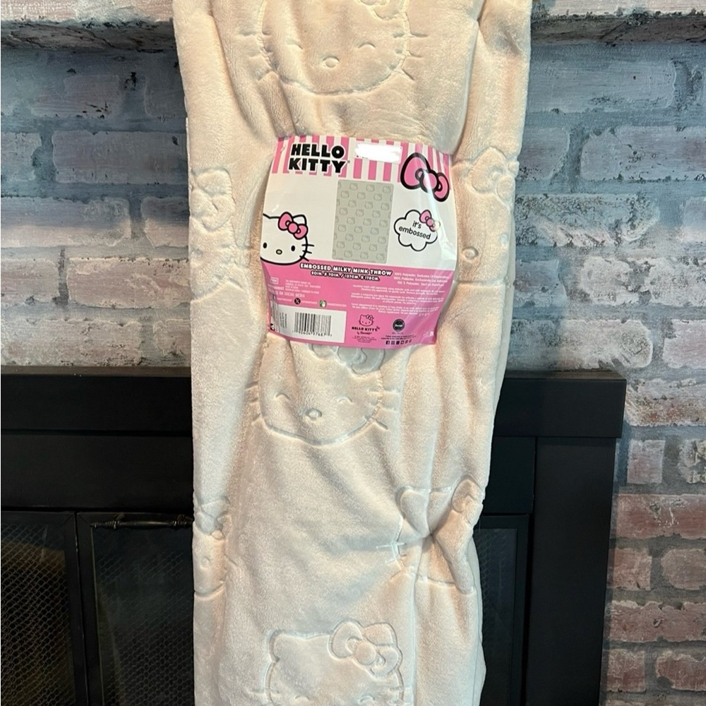 Hello Kitty Cream Blanket Embossed